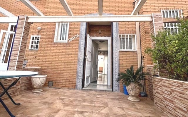 2 soveværelse Byhus til salg i Torrevieja med garage - € 160.000 (Ref: 8933409)