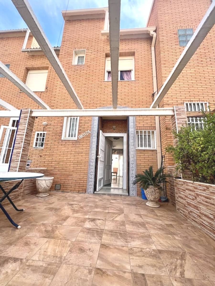 2 soveværelse Byhus til salg i Torrevieja med garage - € 160.000 (Ref: 8933409)