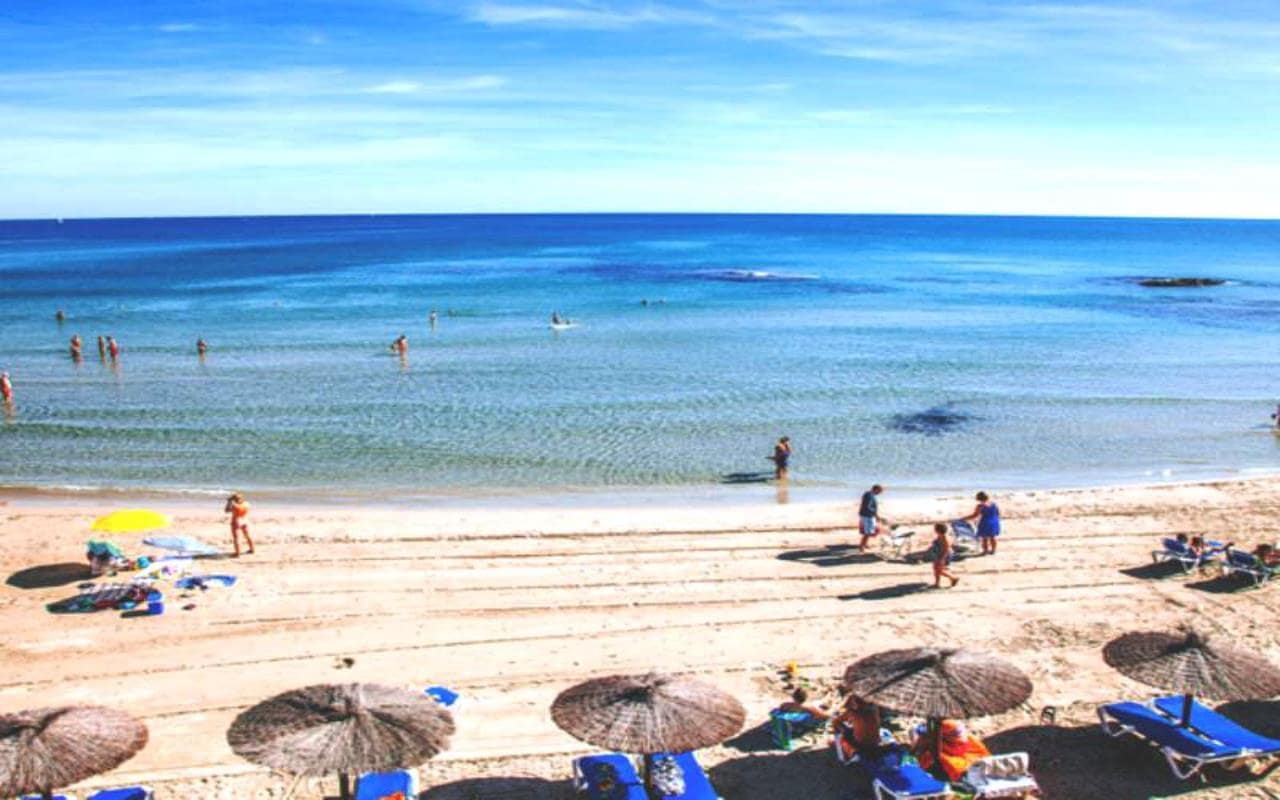 2 makuuhuone Huoneisto myytävänä paikassa Playa Flamenca mukana uima-altaan 
autotalli - 259 000 € (Ref: 8934533)