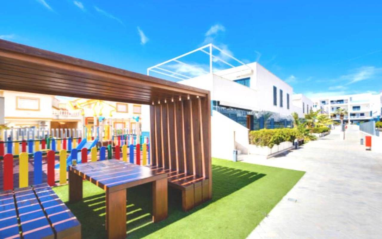 2 makuuhuone Huoneisto myytävänä paikassa Playa Flamenca mukana uima-altaan 
autotalli - 259 000 € (Ref: 8934533)