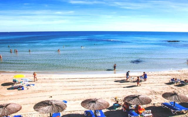 2 makuuhuone Huoneisto myytävänä paikassa Playa Flamenca, Orihuela mukana uima-altaan 
autotalli - 259 000 € (Ref: 8934533)