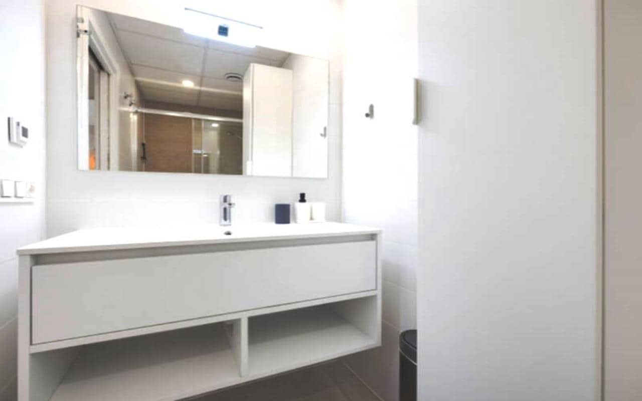 2 makuuhuone Huoneisto myytävänä paikassa Playa Flamenca mukana uima-altaan 
autotalli - 259 000 € (Ref: 8934533)