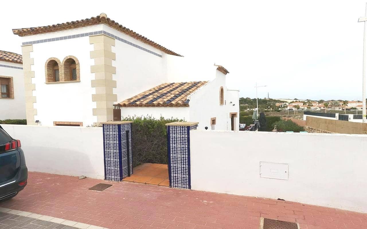 4 makuuhuone Huvila myytävänä paikassa Algorfa mukana uima-altaan 
autotalli - 359 900 € (Ref: 8936330)