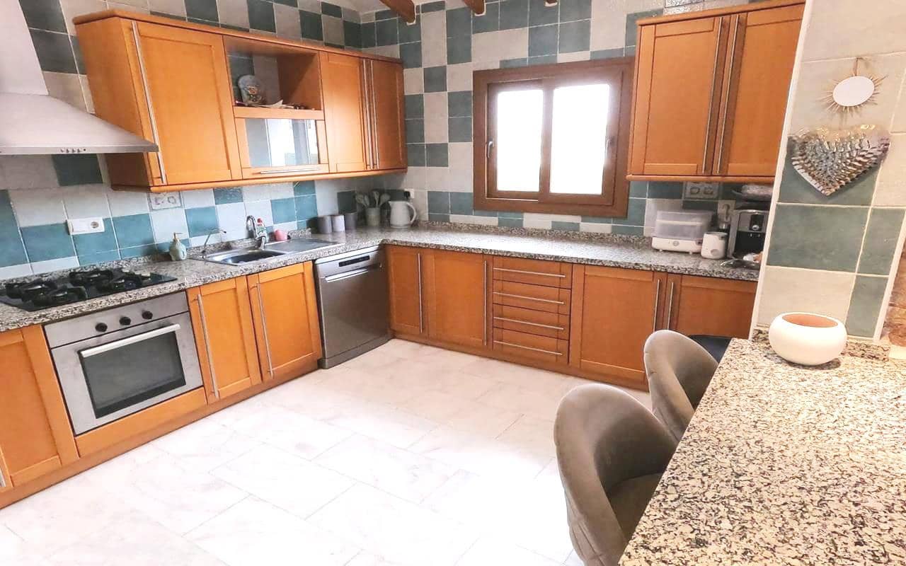 4 makuuhuone Huvila myytävänä paikassa Algorfa mukana uima-altaan 
autotalli - 359 900 € (Ref: 8936330)