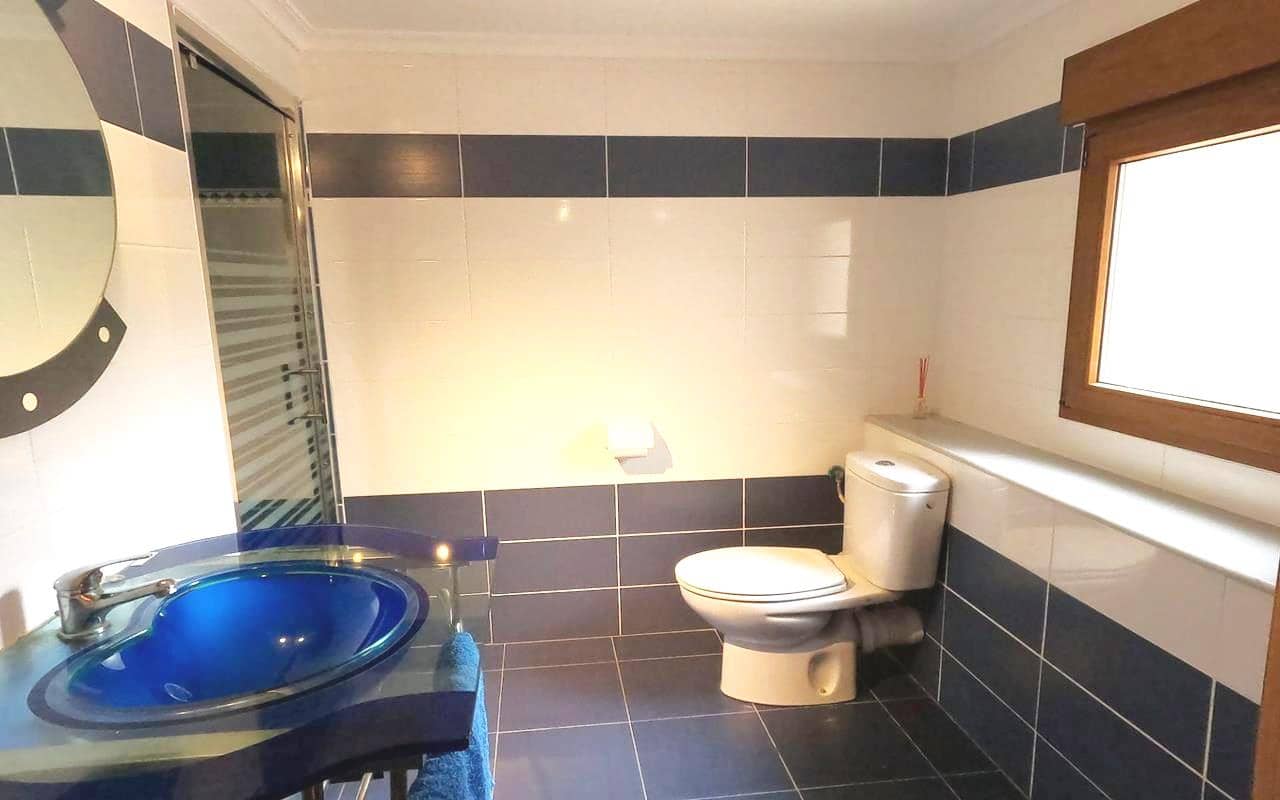 4 makuuhuone Huvila myytävänä paikassa Algorfa mukana uima-altaan 
autotalli - 359 900 € (Ref: 8936330)