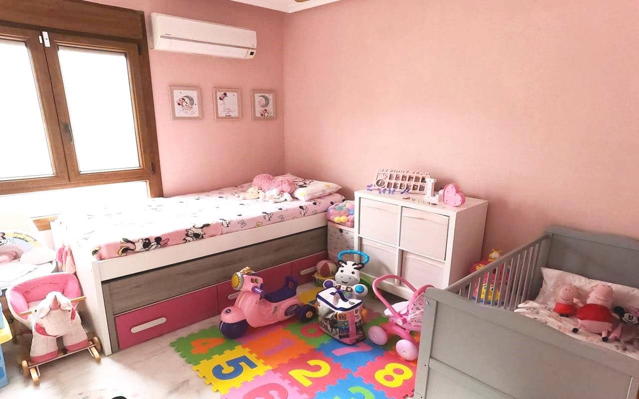 4 makuuhuone Huvila myytävänä paikassa Algorfa mukana uima-altaan 
autotalli - 359 900 € (Ref: 8936330)