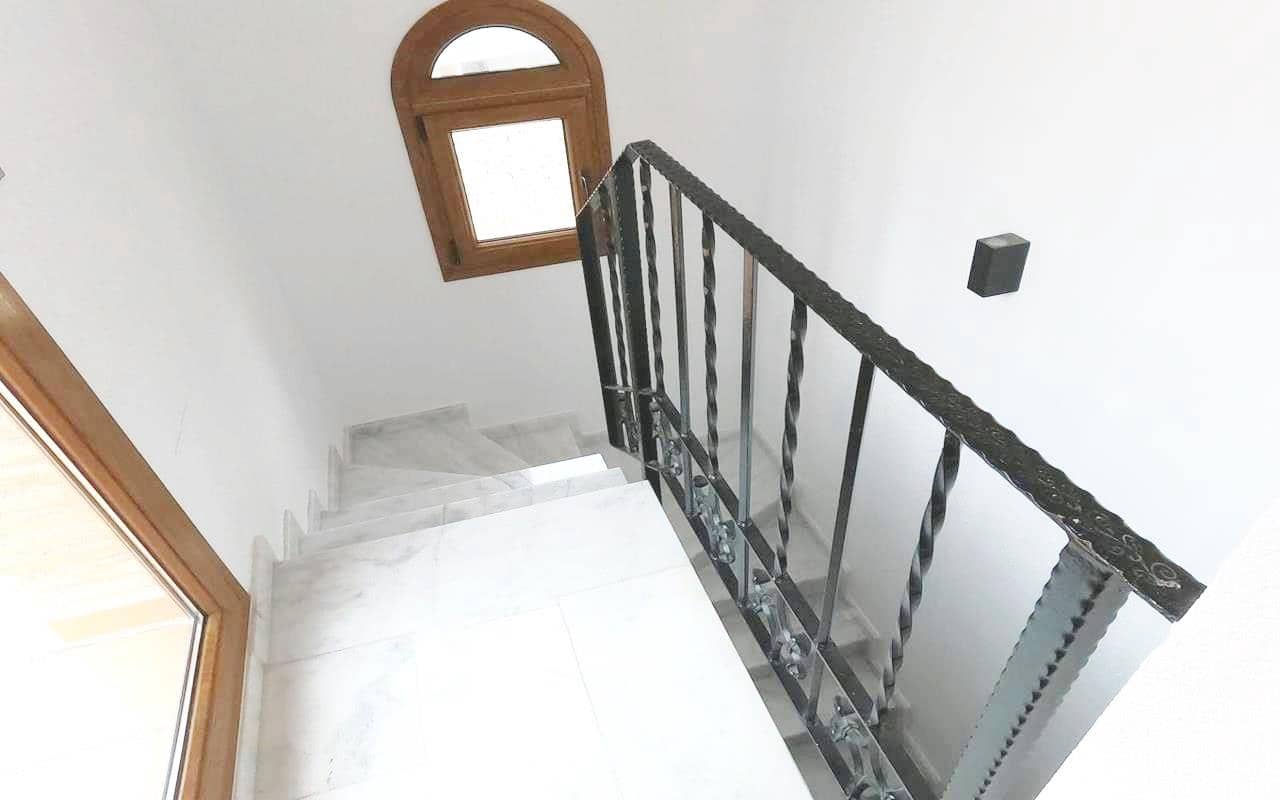 4 makuuhuone Huvila myytävänä paikassa Algorfa mukana uima-altaan 
autotalli - 359 900 € (Ref: 8936330)