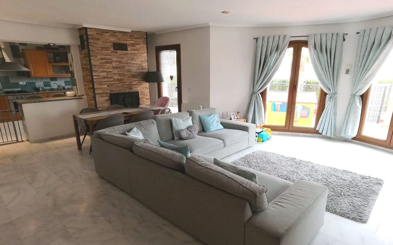 4 makuuhuone Huvila myytävänä paikassa Algorfa mukana uima-altaan 
autotalli - 359 900 € (Ref: 8936330)