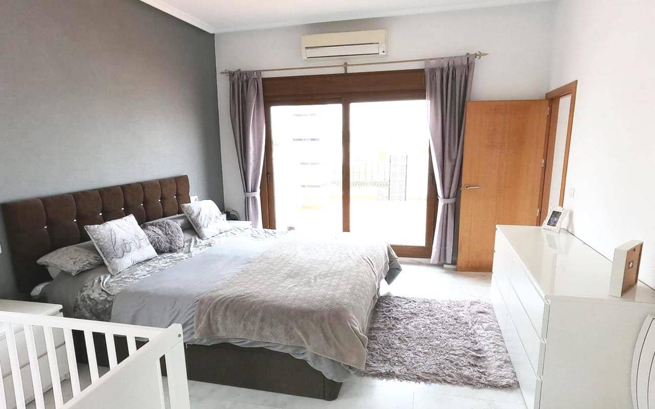 4 makuuhuone Huvila myytävänä paikassa Algorfa mukana uima-altaan 
autotalli - 359 900 € (Ref: 8936330)