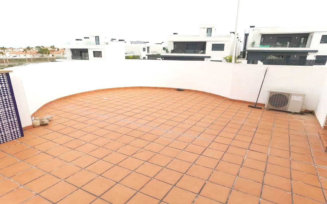 4 makuuhuone Huvila myytävänä paikassa Algorfa mukana uima-altaan 
autotalli - 359 900 € (Ref: 8936330)