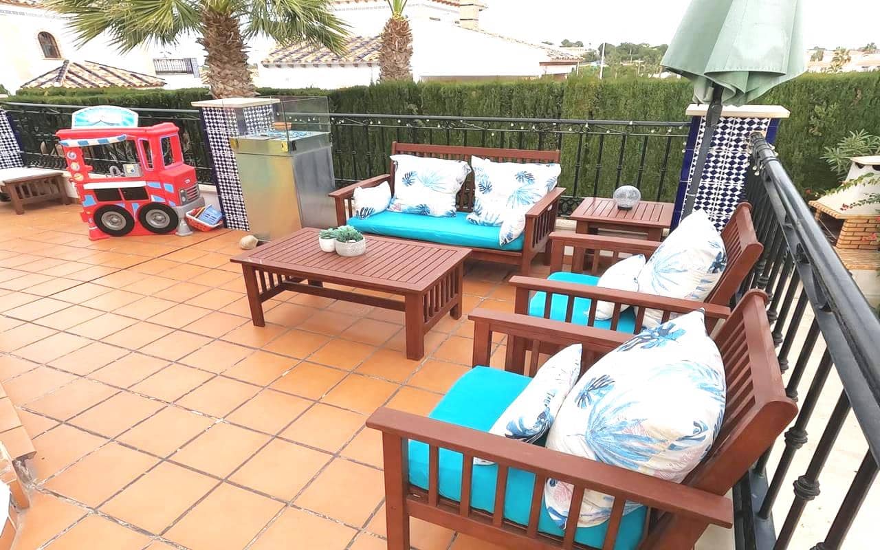 4 makuuhuone Huvila myytävänä paikassa Algorfa mukana uima-altaan 
autotalli - 359 900 € (Ref: 8936330)