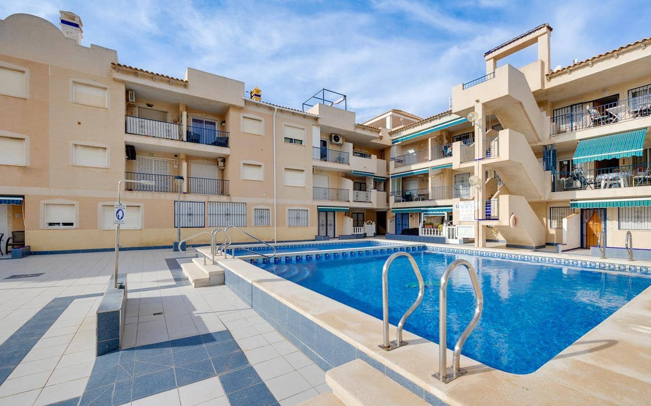 3 bedroom Apartment for sale in Torrevieja with pool garage - € 199,000 (Ref: 8938042)