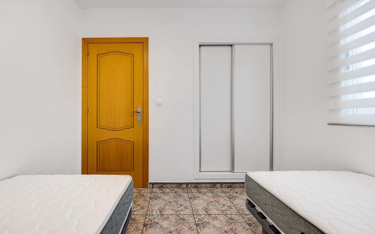 3 bedroom Apartment for sale in Torrevieja with pool garage - € 199,000 (Ref: 8938042)