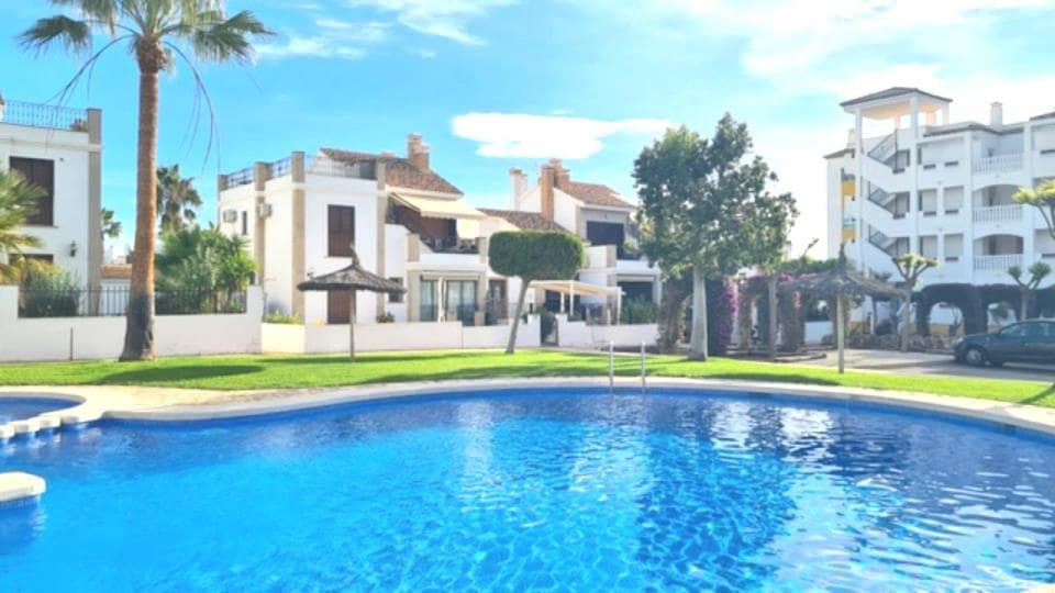 2 bedroom Bungalow for sale in Villamartin with pool garage - € 249,999 (Ref: 8956119)