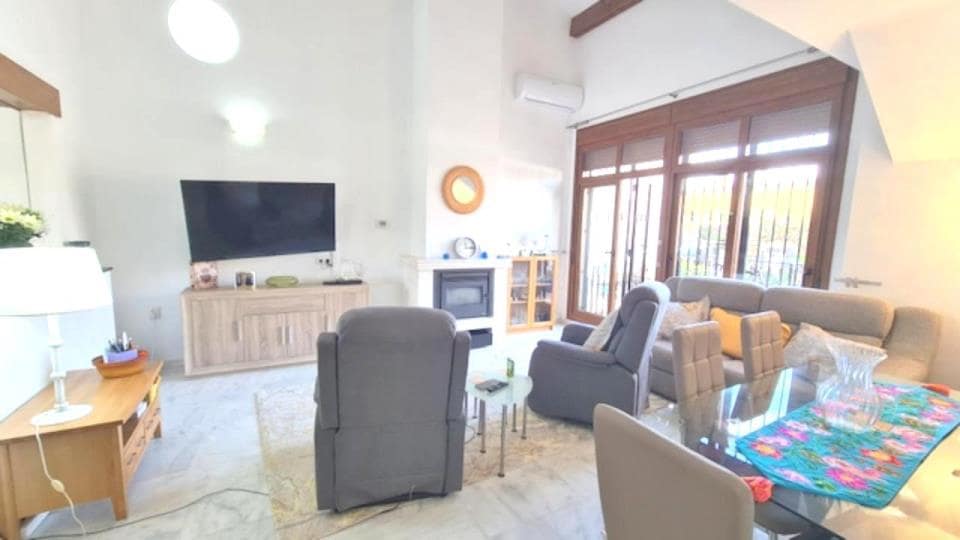 2 bedroom Bungalow for sale in Villamartin with pool garage - € 249,999 (Ref: 8956119)