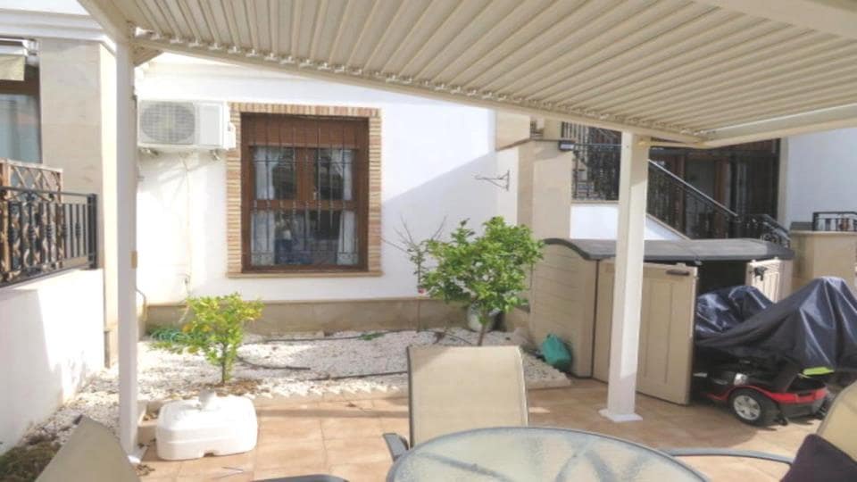 2 bedroom Bungalow for sale in Villamartin with pool garage - € 249,999 (Ref: 8956119)