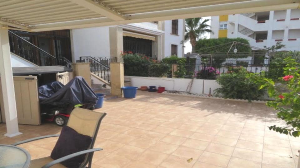 2 bedroom Bungalow for sale in Villamartin with pool garage - € 249,999 (Ref: 8956119)