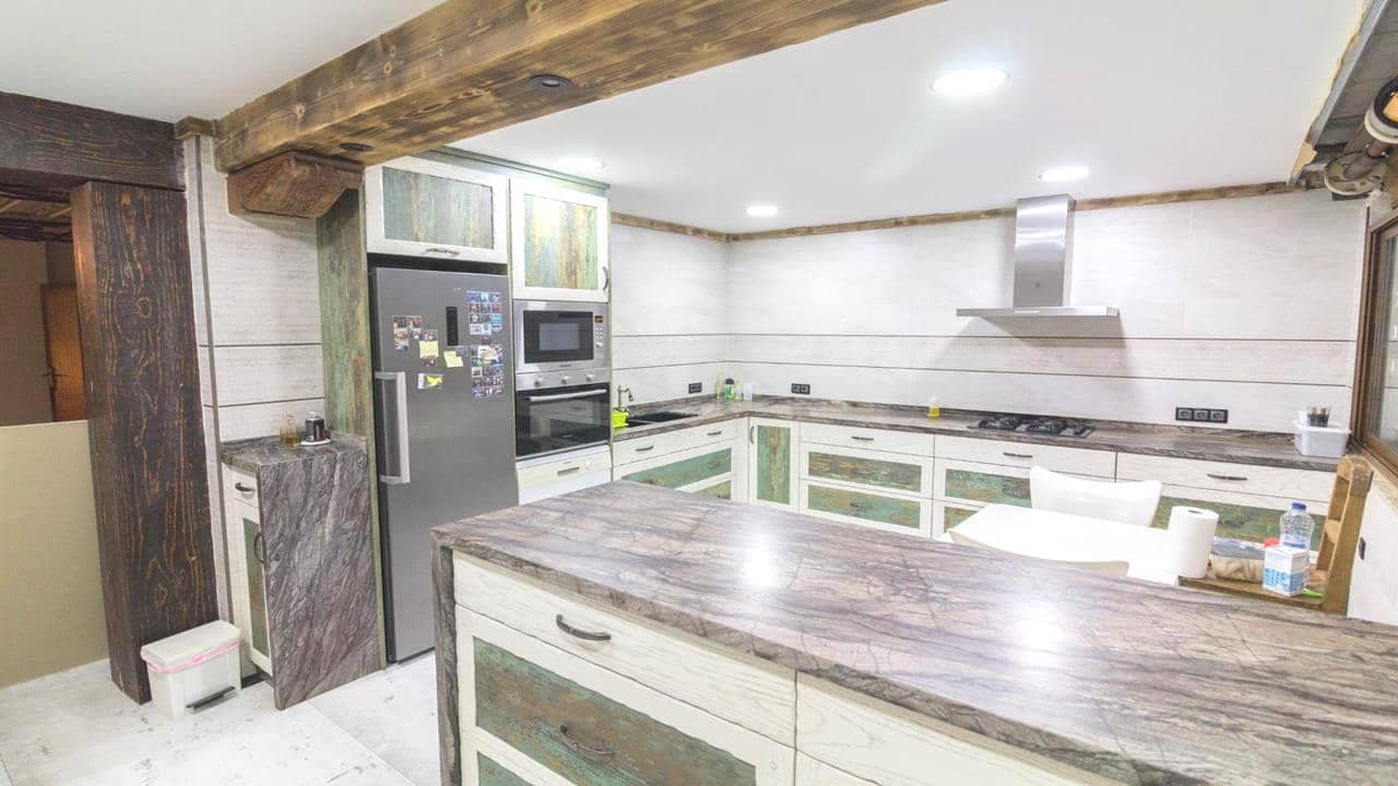 5 soveværelse Villa til salg i Redovan med swimmingpool garage - € 399.995 (Ref: 8956323)