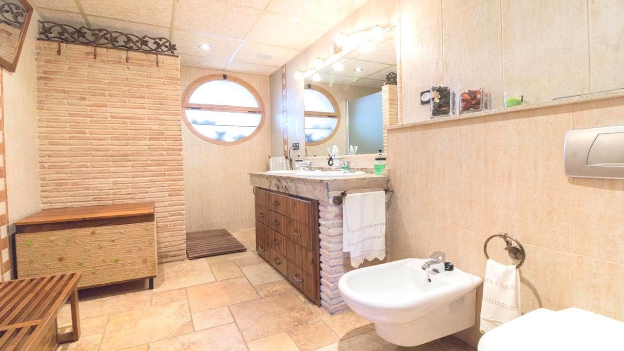 5 soveværelse Villa til salg i Redovan med swimmingpool garage - € 399.995 (Ref: 8956323)