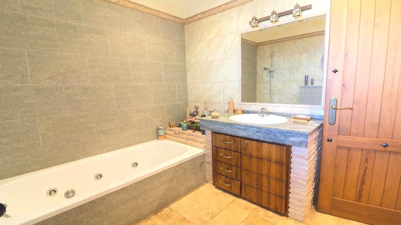 5 soveværelse Villa til salg i Redovan med swimmingpool garage - € 399.995 (Ref: 8956323)