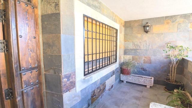 5 bedroom Villa for sale in Redován with pool garage - € 399,995 (Ref: 8956323)