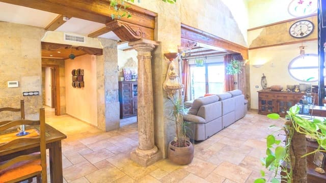 5 bedroom Villa for sale in Redován with pool garage - € 399,995 (Ref: 8956323)