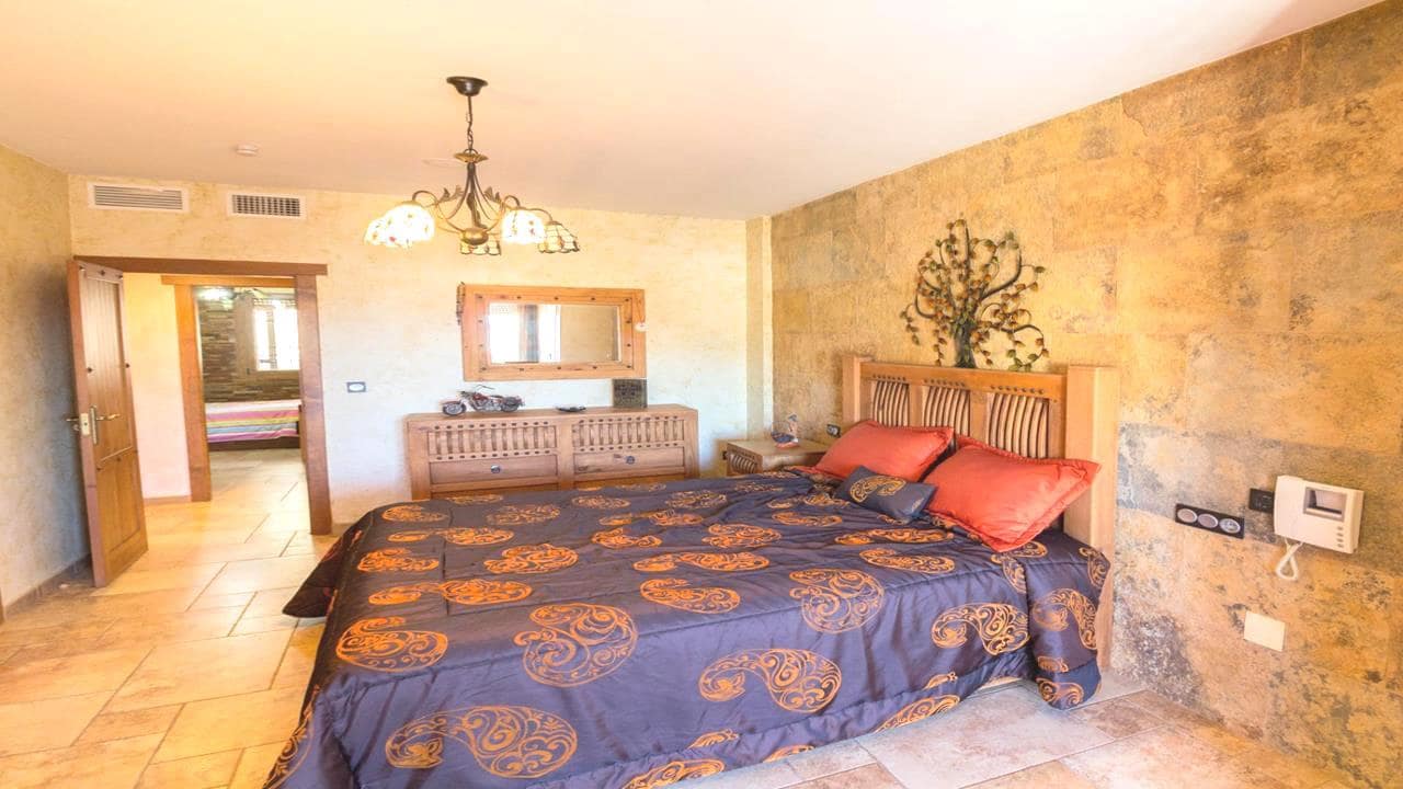 5 soveværelse Villa til salg i Redovan med swimmingpool garage - € 399.995 (Ref: 8956323)