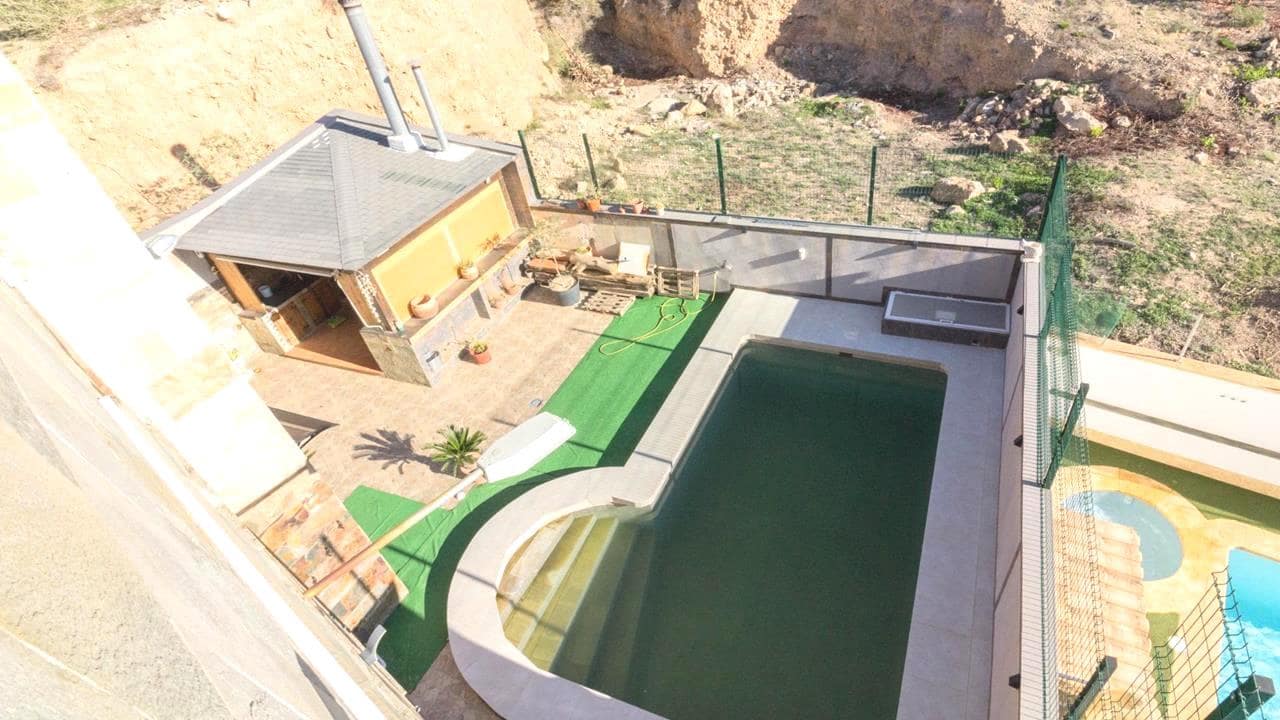 5 soveværelse Villa til salg i Redovan med swimmingpool garage - € 399.995 (Ref: 8956323)