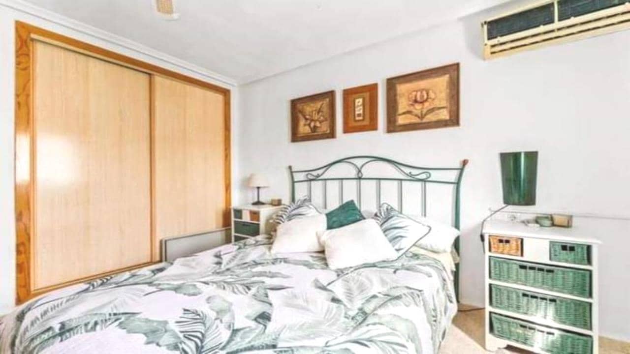 4 soveværelse Villa til salg i Punta Prima med swimmingpool garage - € 329.000 (Ref: 8956478)