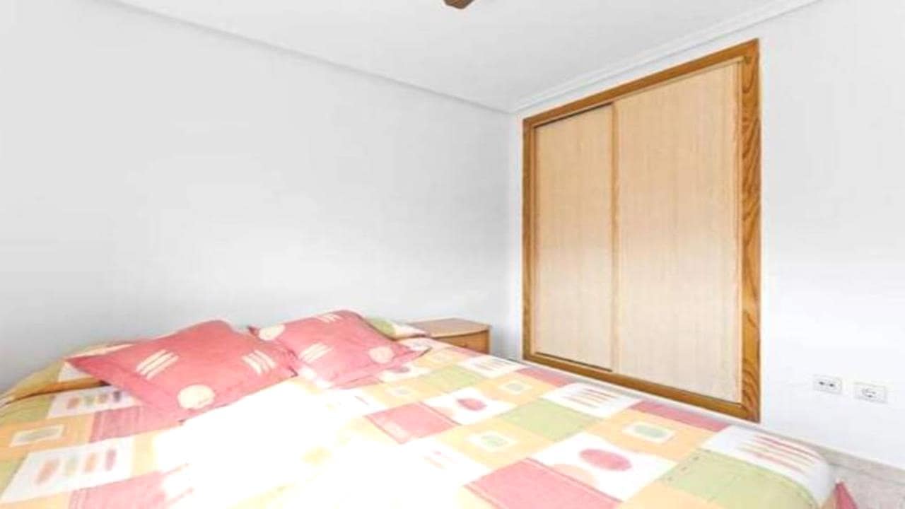 4 soveværelse Villa til salg i Punta Prima med swimmingpool garage - € 329.000 (Ref: 8956478)