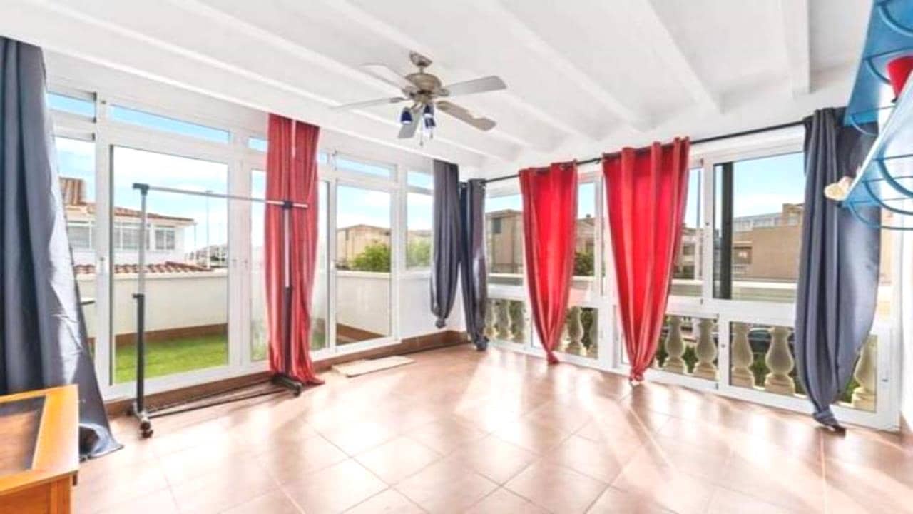 4 soveværelse Villa til salg i Punta Prima med swimmingpool garage - € 329.000 (Ref: 8956478)