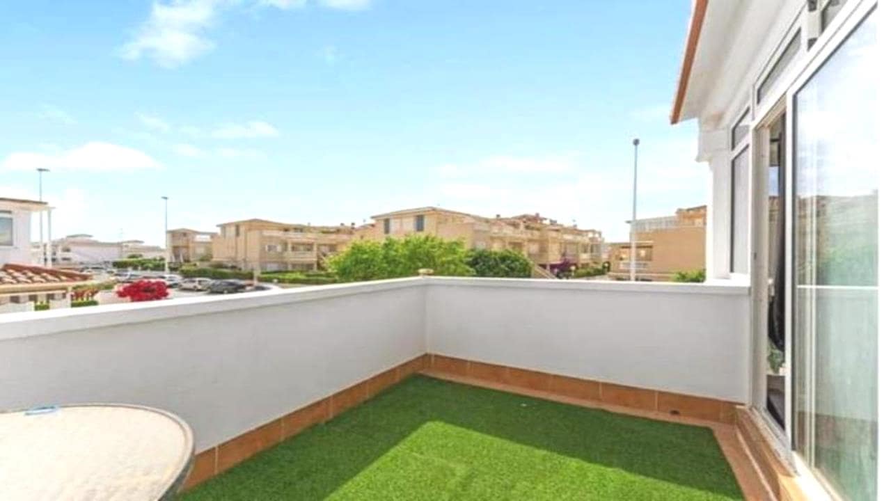 4 soveværelse Villa til salg i Punta Prima med swimmingpool garage - € 329.000 (Ref: 8956478)