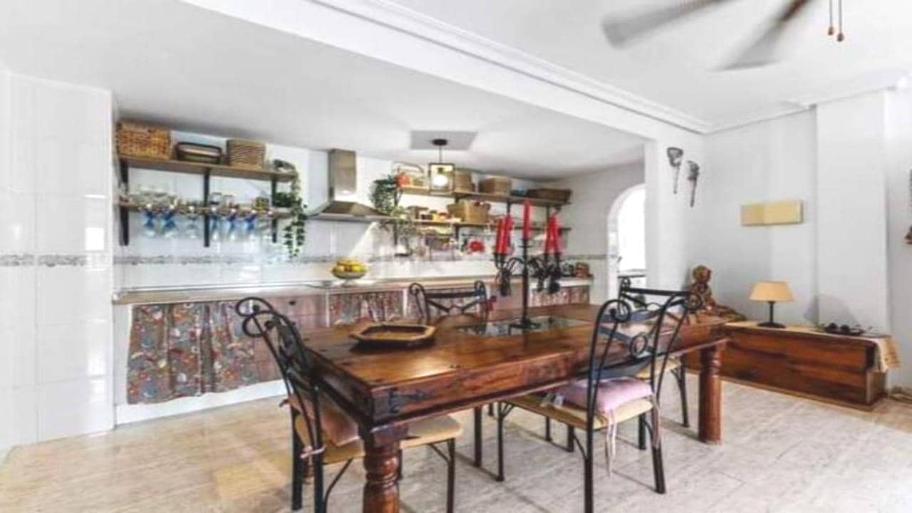 4 soveværelse Villa til salg i Punta Prima med swimmingpool garage - € 329.000 (Ref: 8956478)