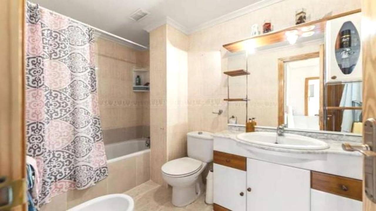 4 soveværelse Villa til salg i Punta Prima med swimmingpool garage - € 329.000 (Ref: 8956478)