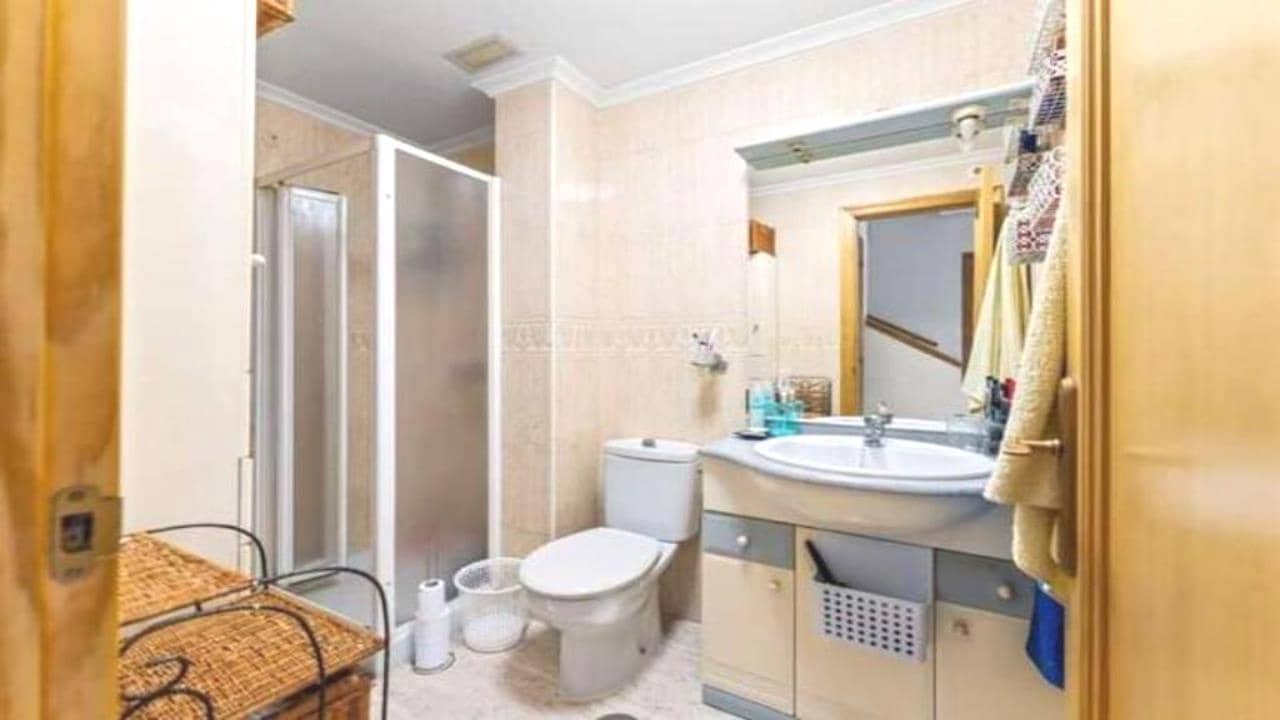 4 soveværelse Villa til salg i Punta Prima med swimmingpool garage - € 329.000 (Ref: 8956478)