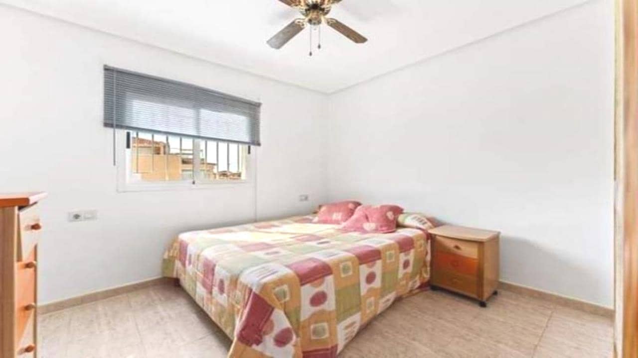 4 soveværelse Villa til salg i Punta Prima med swimmingpool garage - € 329.000 (Ref: 8956478)