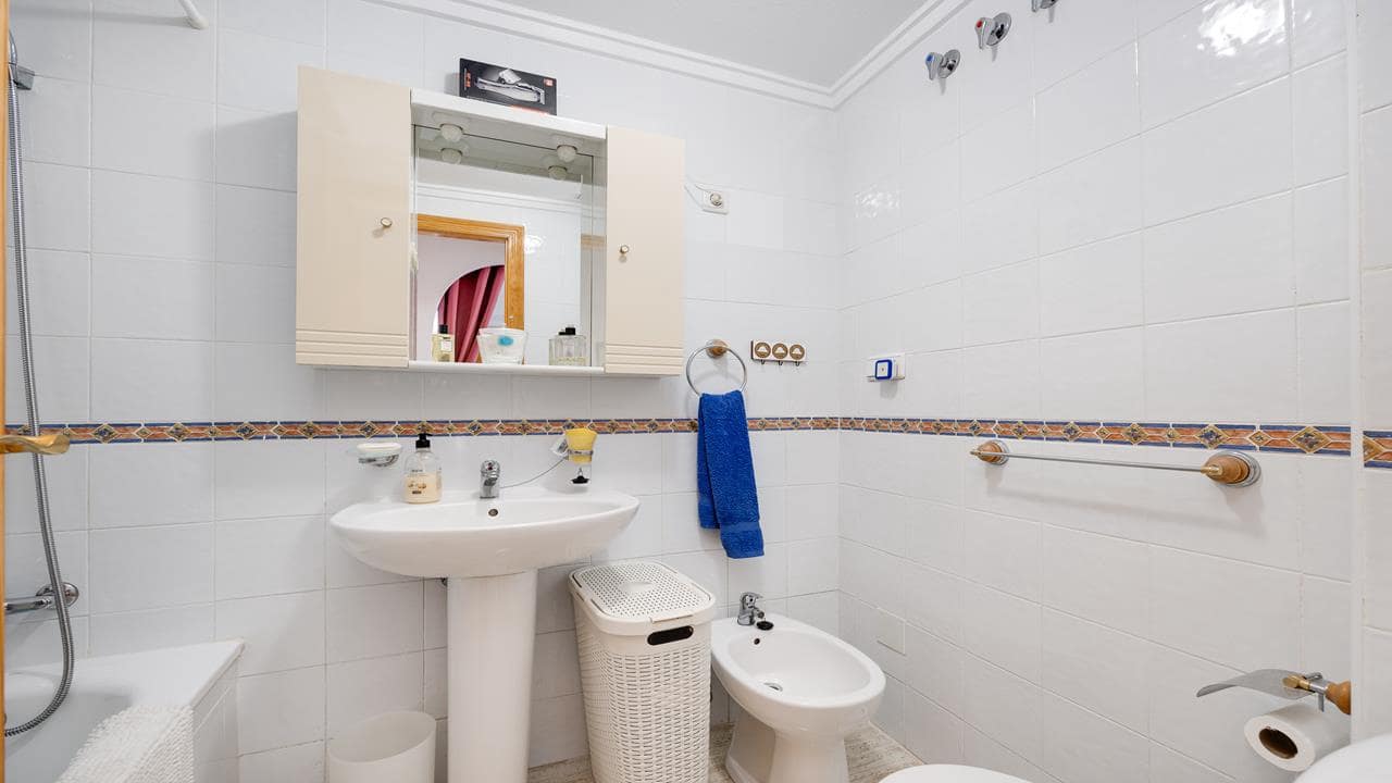 3 soveværelse Lejlighed til salg i Villamartin med swimmingpool garage - € 195.100 (Ref: 8977292)