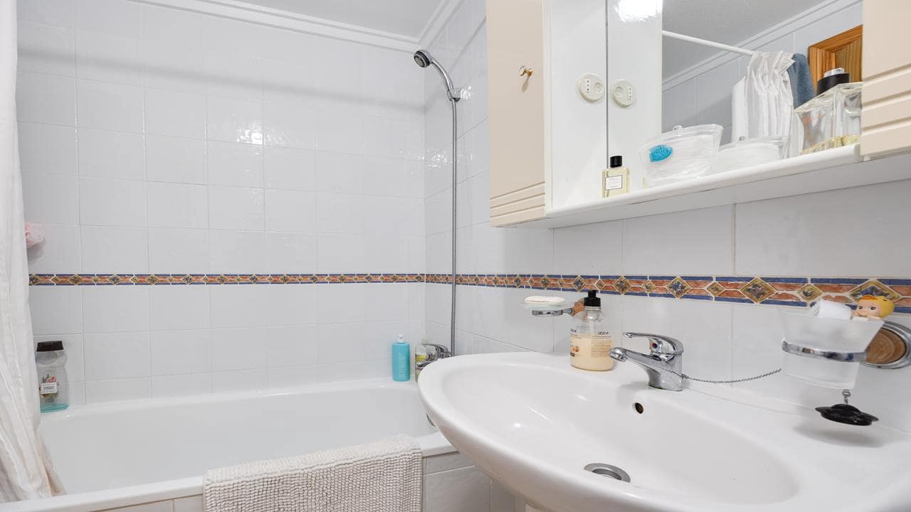 3 soveværelse Lejlighed til salg i Villamartin med swimmingpool garage - € 195.100 (Ref: 8977292)