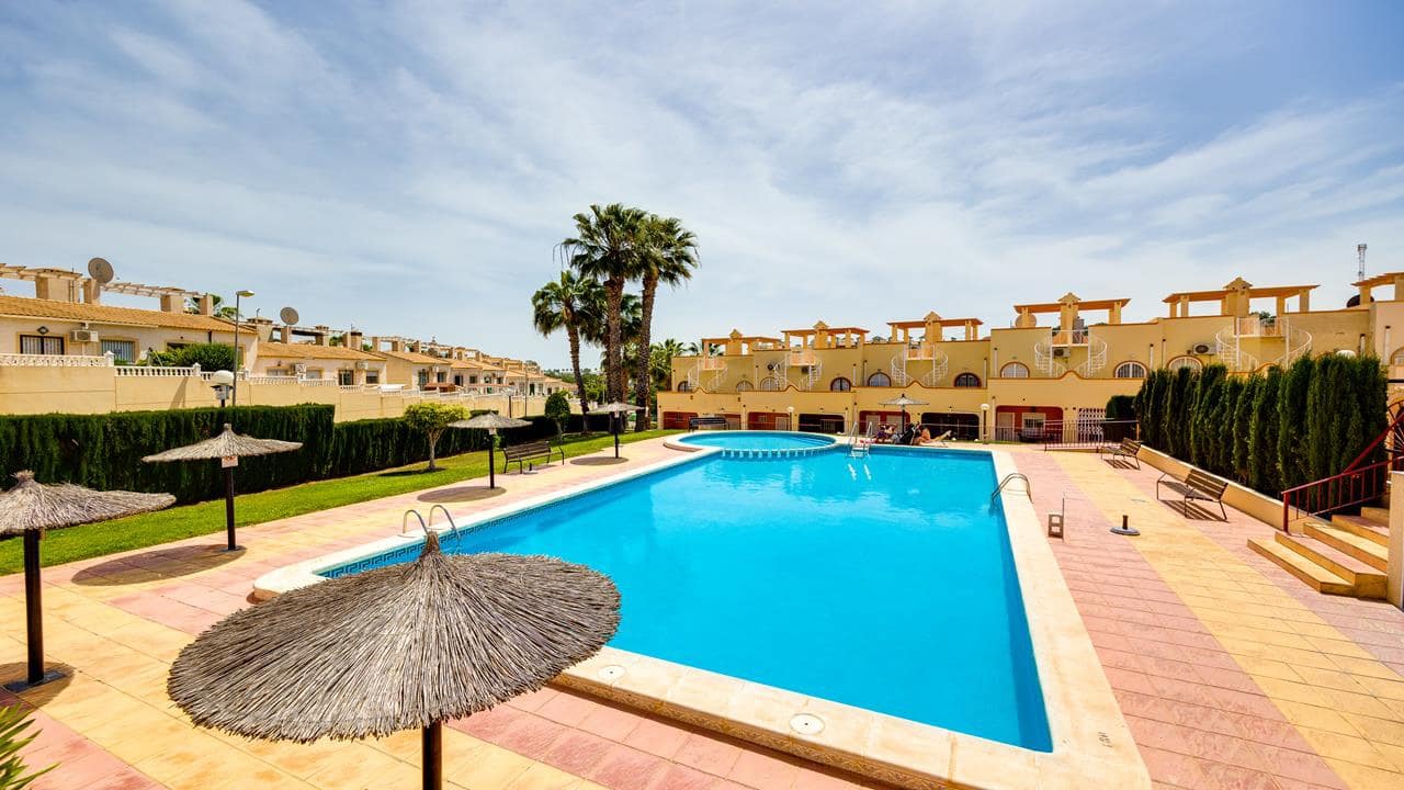 3 soveværelse Lejlighed til salg i Villamartin med swimmingpool garage - € 195.100 (Ref: 8977292)