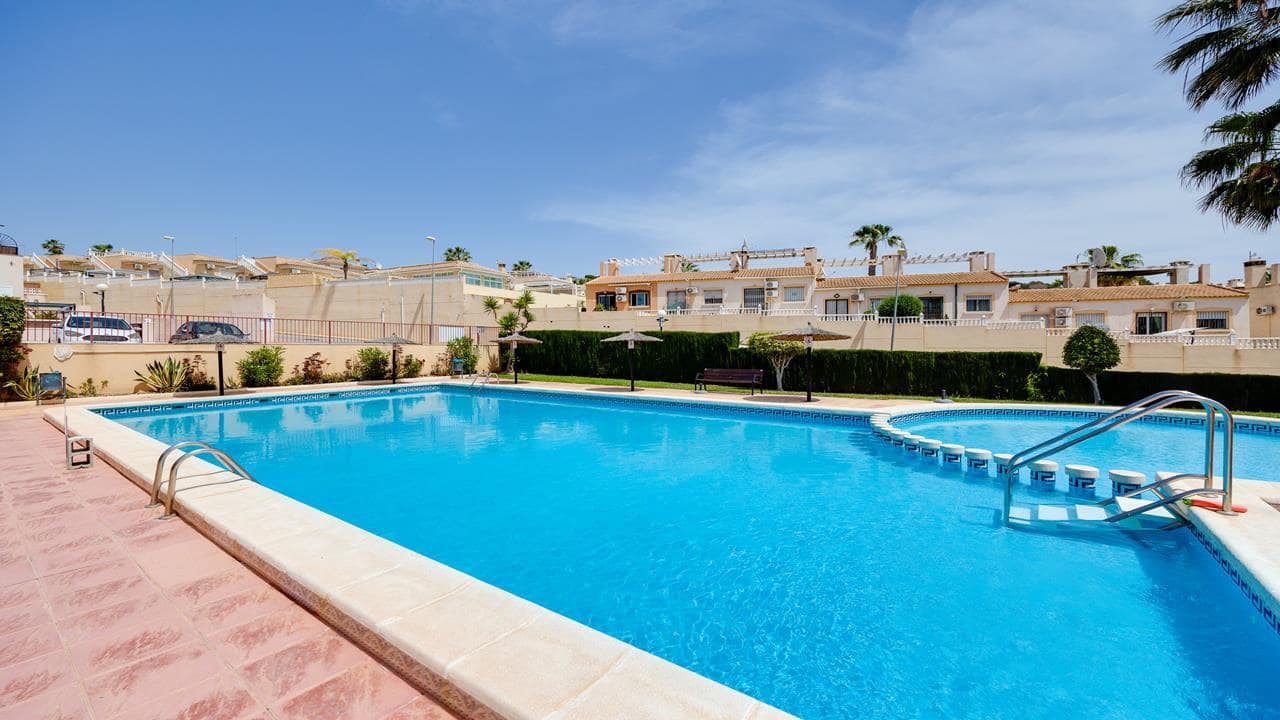 3 soveværelse Lejlighed til salg i Villamartin med swimmingpool garage - € 195.100 (Ref: 8977292)