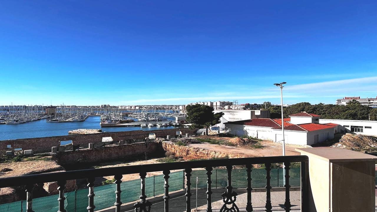 3 quarto Apartamento para venda em Torrevieja com garagem - 450 000 € (Ref: 8997714)