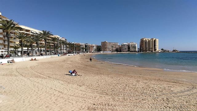 1 bedroom Apartment for sale in Torrevieja with pool - € 104,990 (Ref: 9002645)