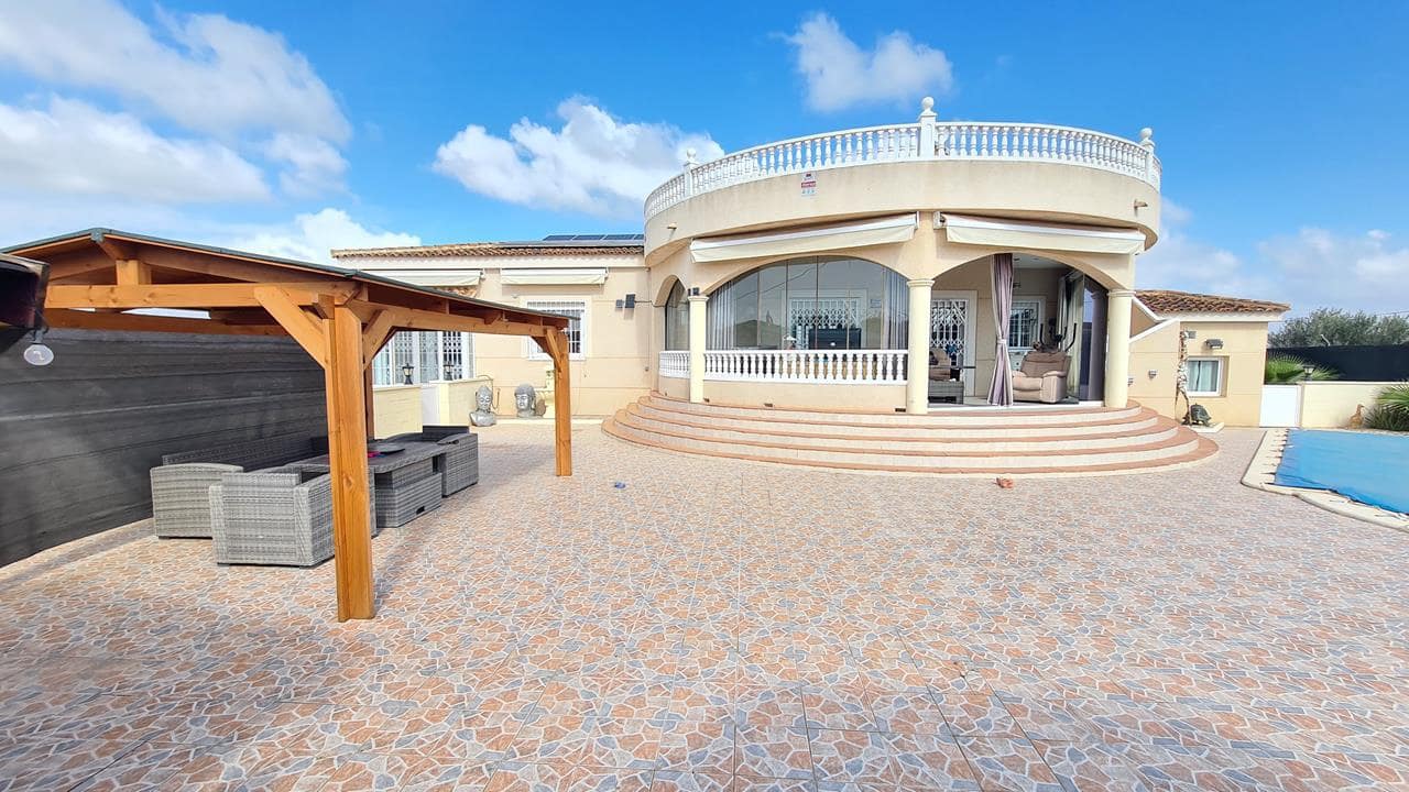 3 soveværelse Villa til salg i La Marina med swimmingpool garage - € 450.000 (Ref: 9035604)