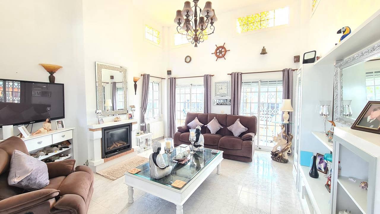 3 soveværelse Villa til salg i La Marina med swimmingpool garage - € 450.000 (Ref: 9035604)