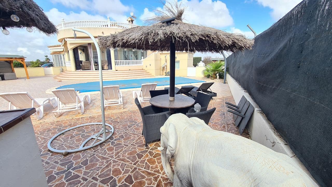 3 soveværelse Villa til salg i La Marina med swimmingpool garage - € 450.000 (Ref: 9035604)