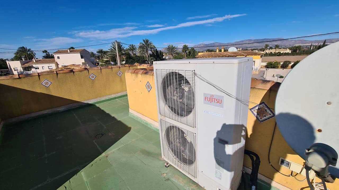 3 soveværelse Villa til salg i Catral med swimmingpool garage - € 349.950 (Ref: 9047087)