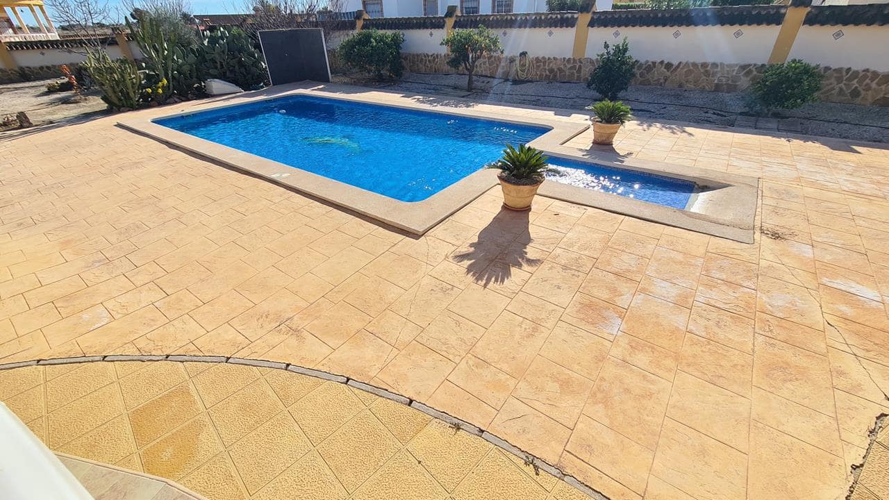 3 soveværelse Villa til salg i Catral med swimmingpool garage - € 349.950 (Ref: 9047087)