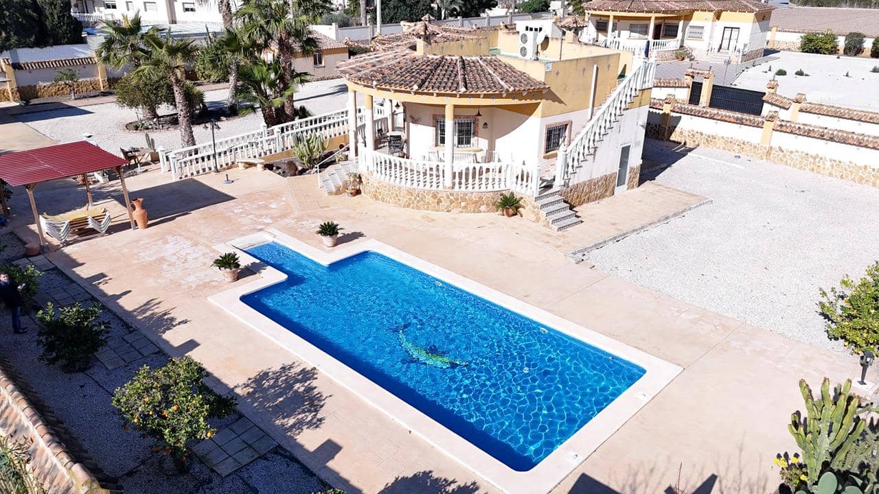 3 soveværelse Villa til salg i Catral med swimmingpool garage - € 349.950 (Ref: 9047087)