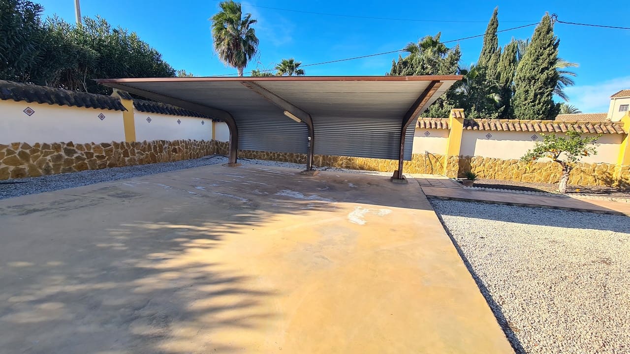 3 soveværelse Villa til salg i Catral med swimmingpool garage - € 349.950 (Ref: 9047087)