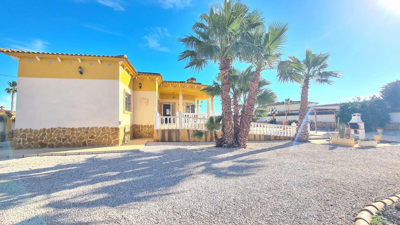 3 soveværelse Villa til salg i Catral med swimmingpool garage - € 349.950 (Ref: 9047087)